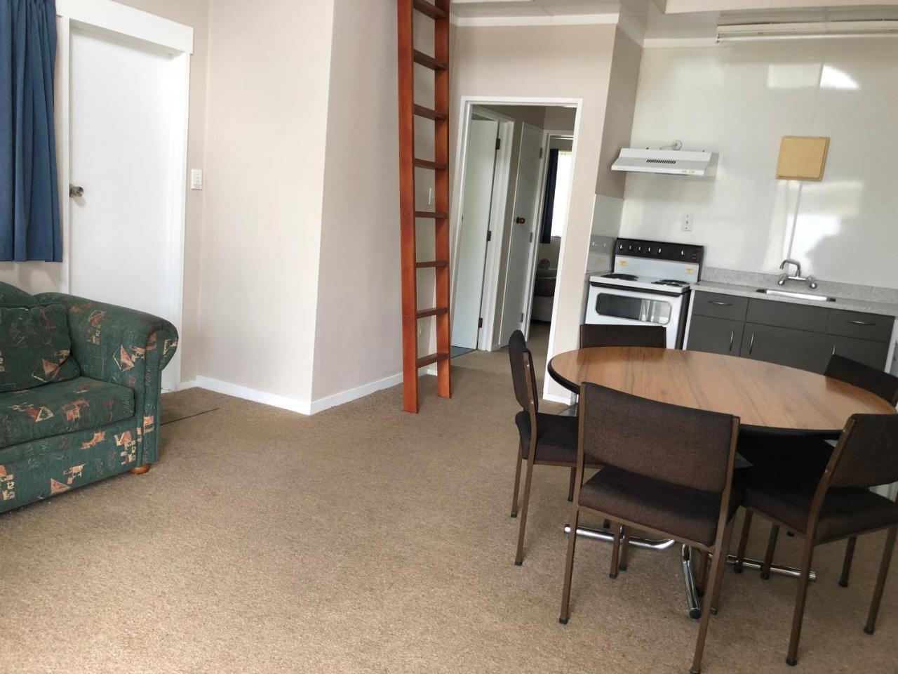 Bulls Motel & Holiday Park Halcombe ภายนอก รูปภาพ