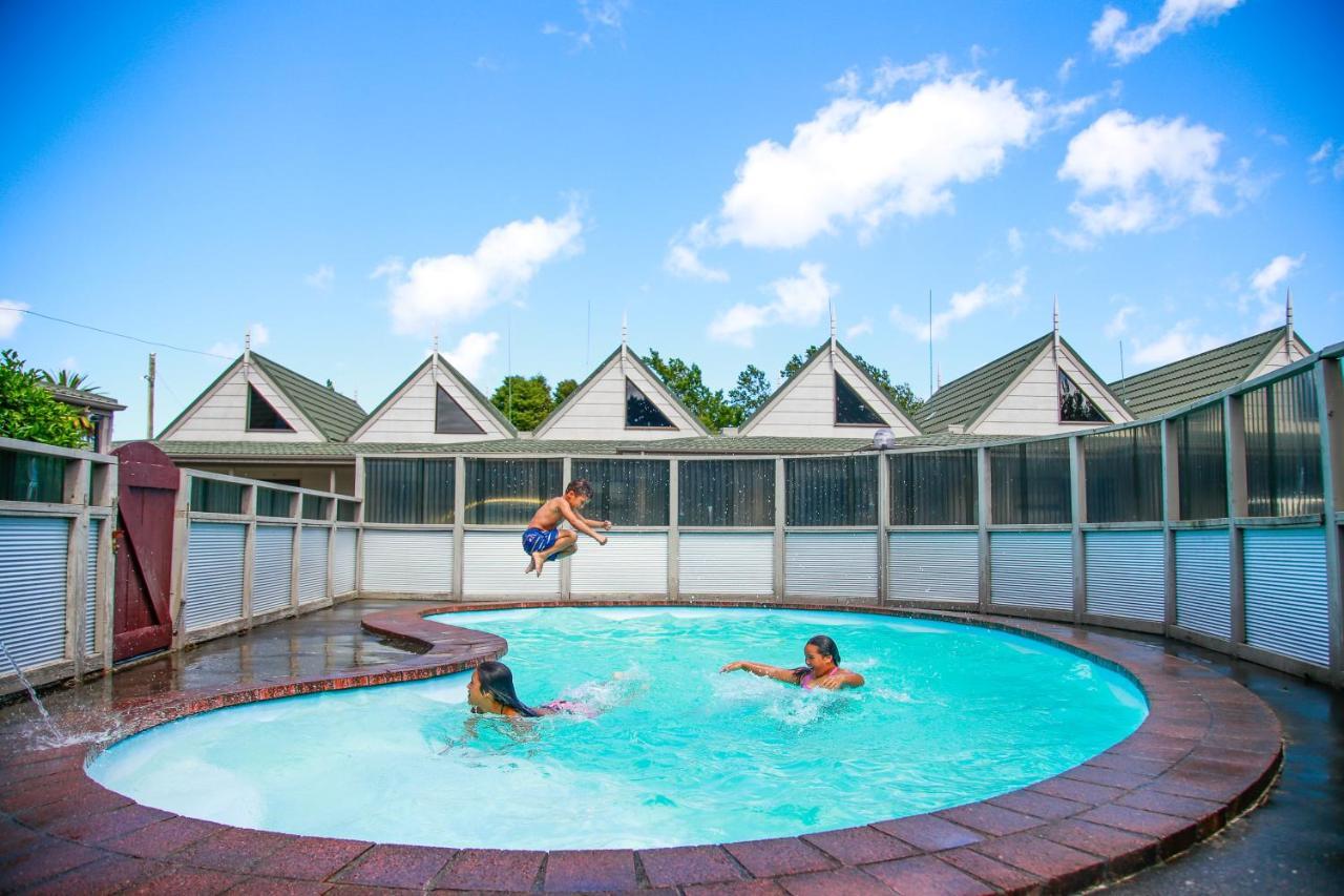 Bulls Motel & Holiday Park Halcombe ภายนอก รูปภาพ